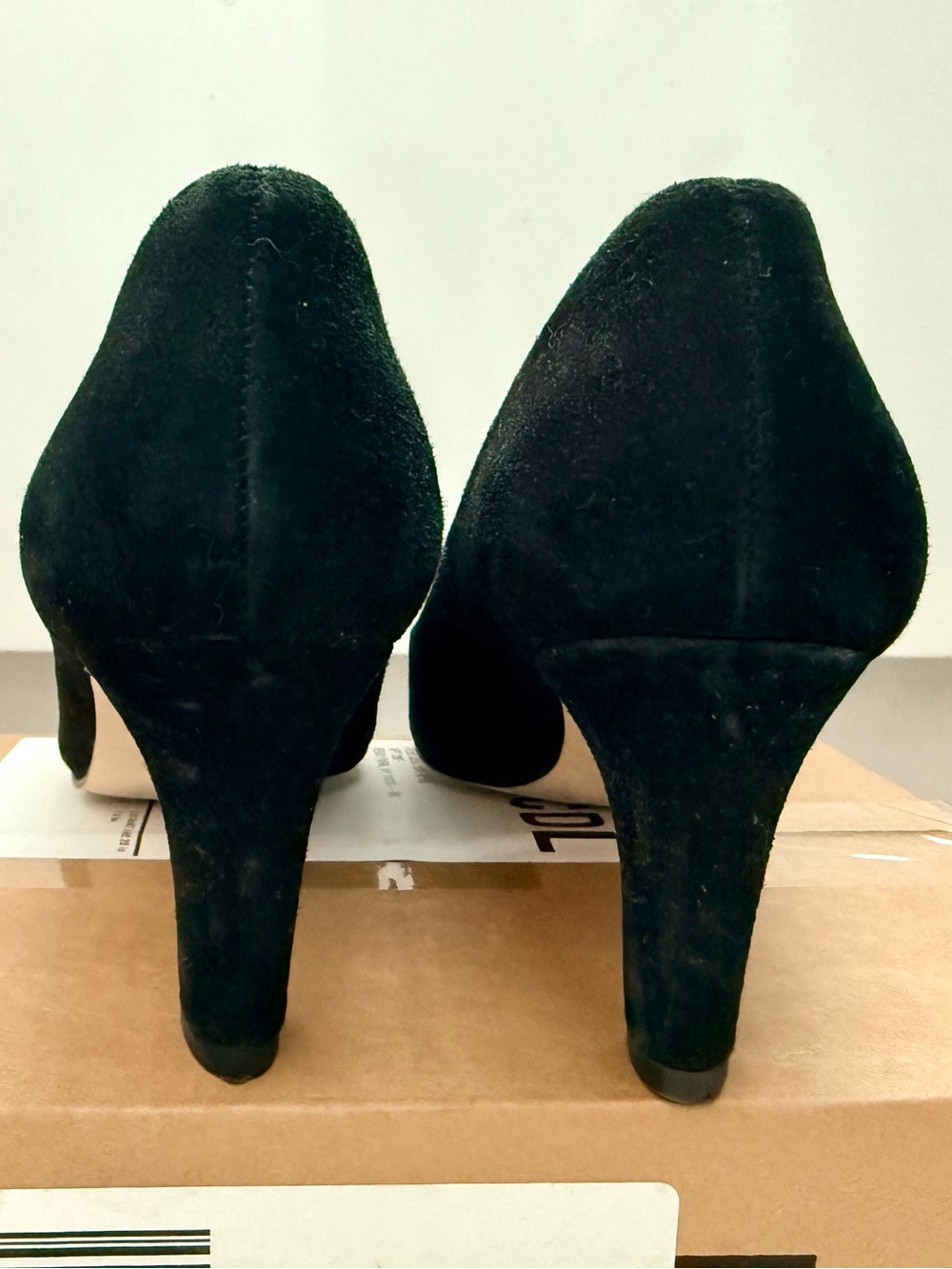 Ann Taylor Black Pointed Toe Pumps with Glitter Cap - Picture 6 of 10